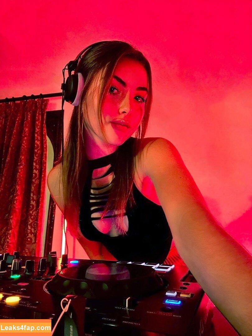 BotezLive / Botez Sisters / missbotez leaked photo photo #0011