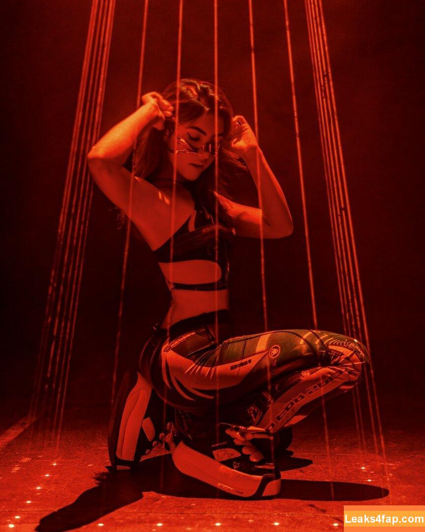 BotezLive / Botez Sisters / missbotez leaked photo photo #0216