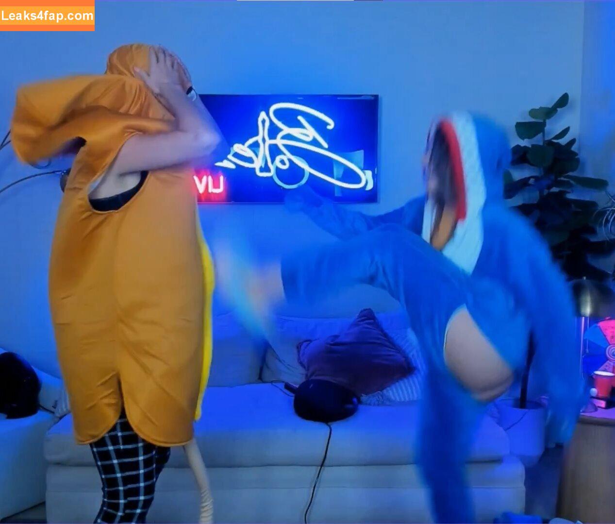 BotezLive / Botez Sisters / missbotez leaked photo photo #0314