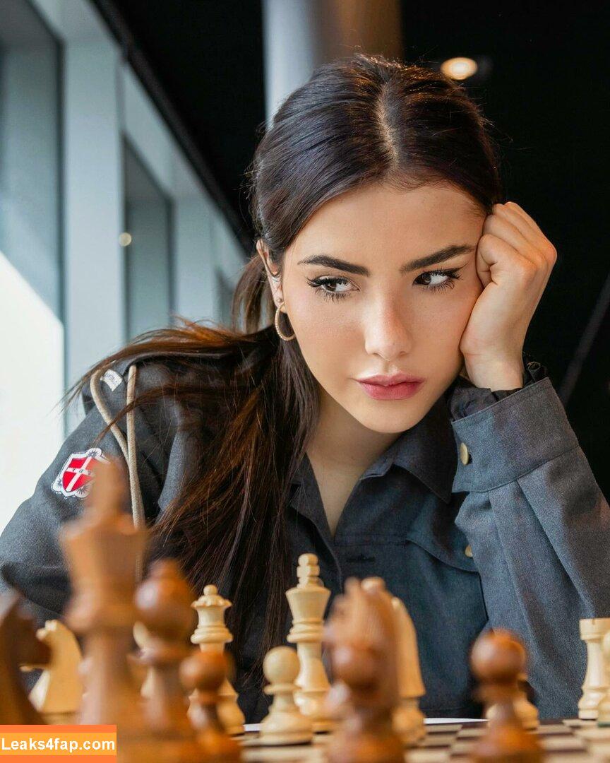 BotezLive / Botez Sisters / missbotez слитое фото фото #0360