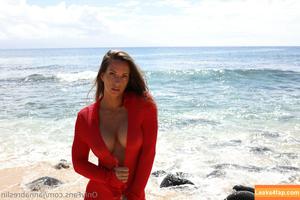 Janna Breslin photo #0020