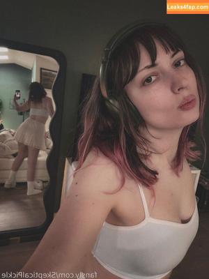 SkepticalPickle ASMR photo #0009