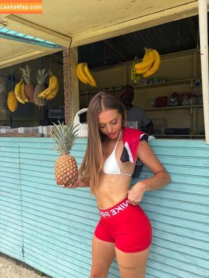 Woah Vicky photo #0100