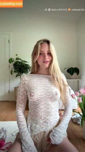 Caroline Zalog photo #0002