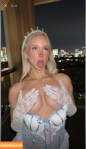 Caroline Zalog photo #0013
