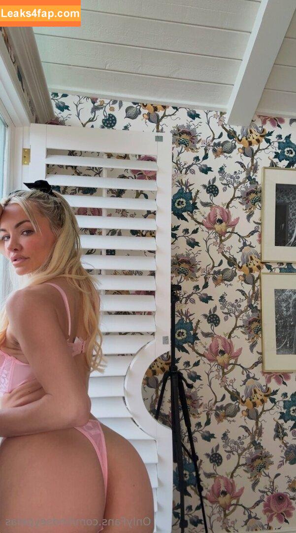Lindsey Pelas /  leaked photo photo #0002