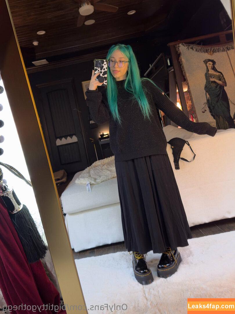 bigtittygothegg / goth__egg leaked photo photo #0031