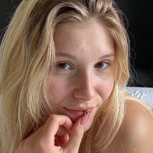 emilyyburns /  leaked photo photo #0009