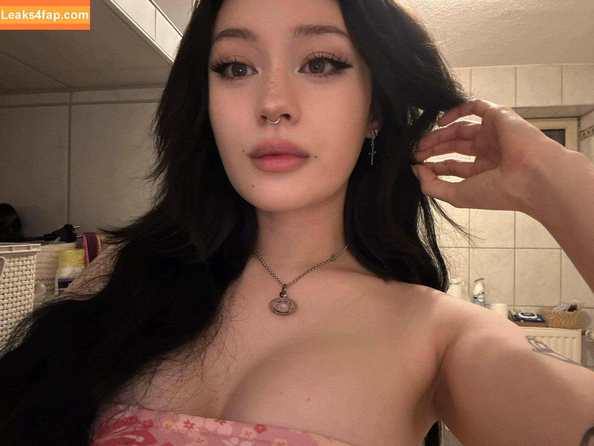 JadeyAnh / ja.dey / vylerria leaked photo photo #0101
