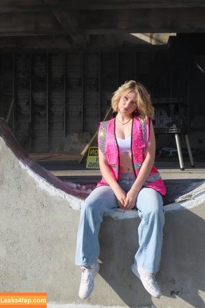 Lily Brooks O’Briant photo #0081
