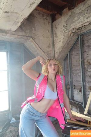 Lily Brooks O’Briant photo #0085