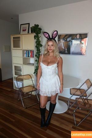 Victoria Campbell photo #0009