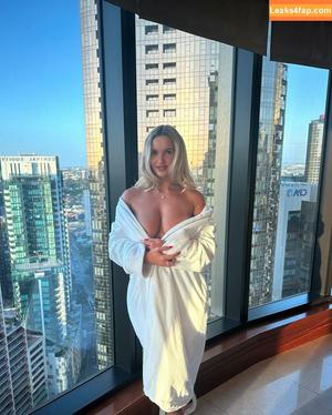 Victoria Campbell photo #0038