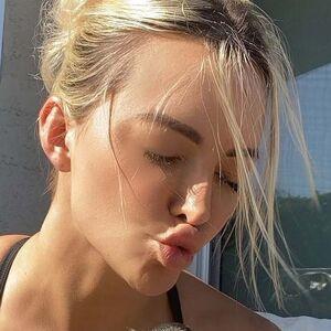 Lindsey Pelas photo #0016