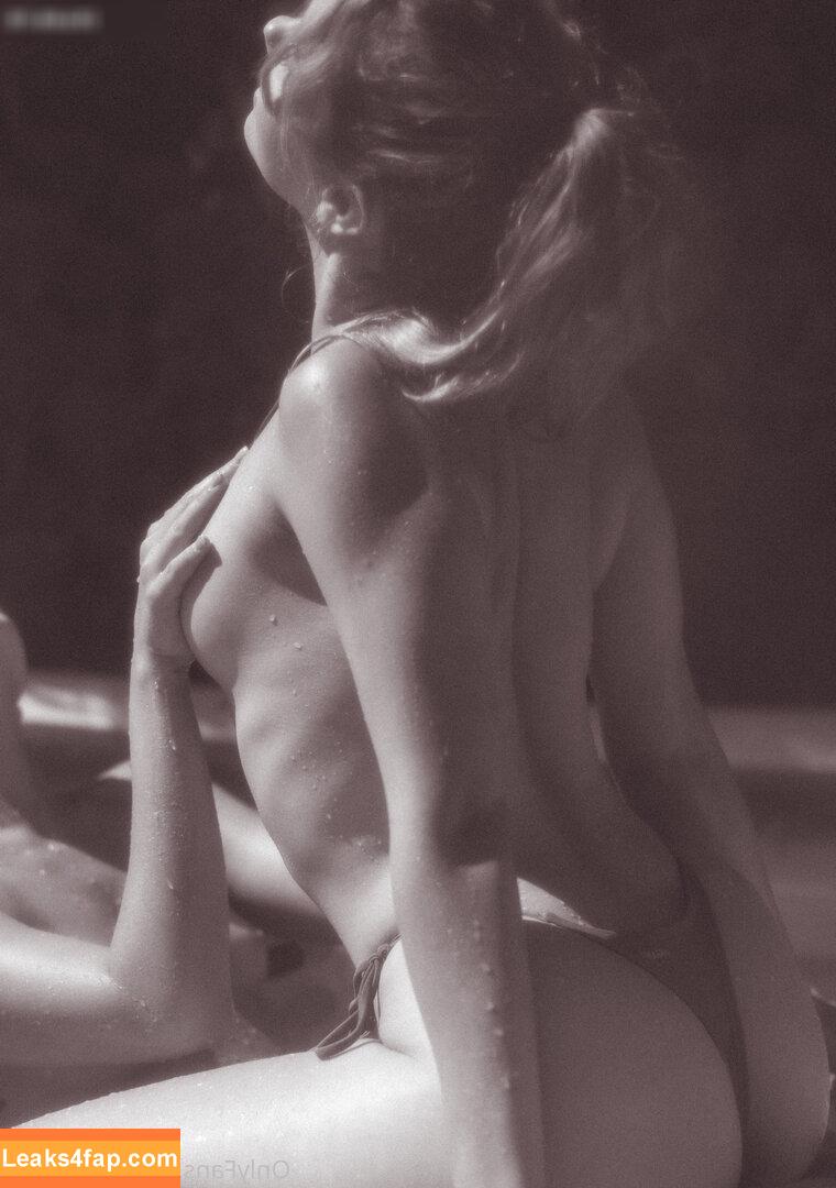 1279 /  leaked photo photo #10599