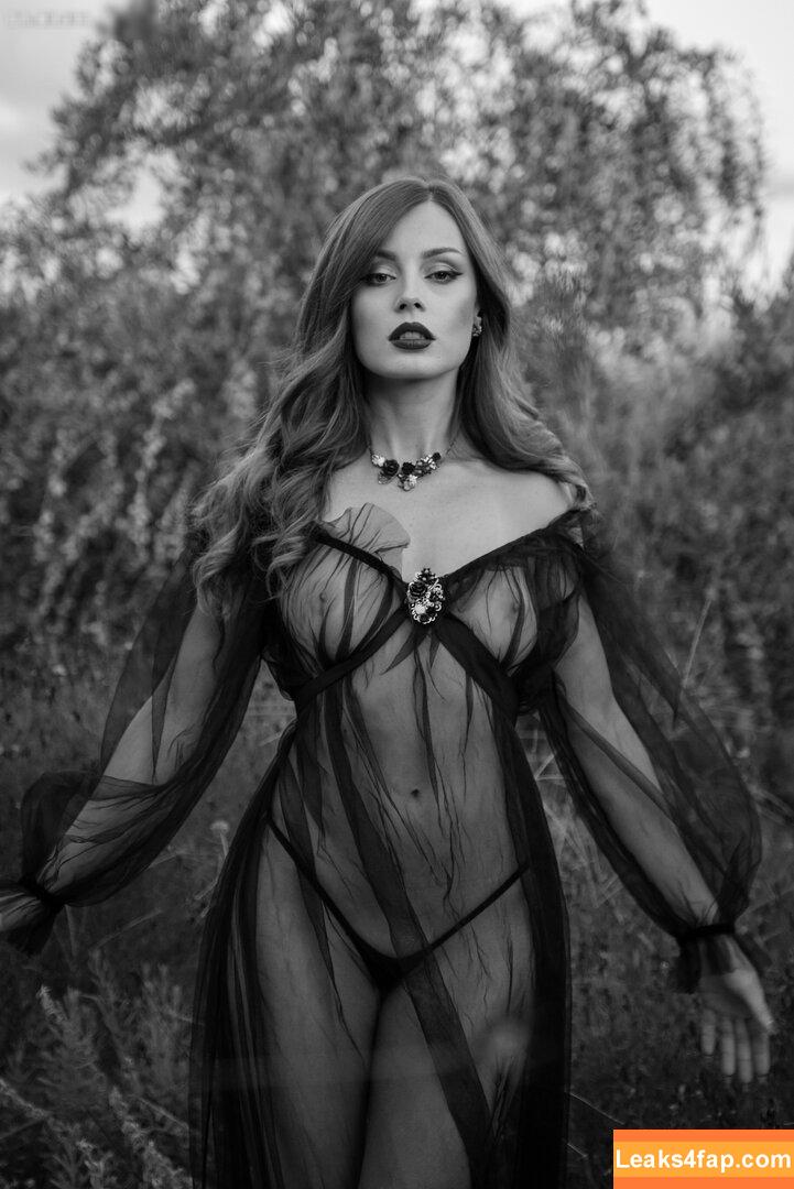 1279 /  слитое фото фото #8734