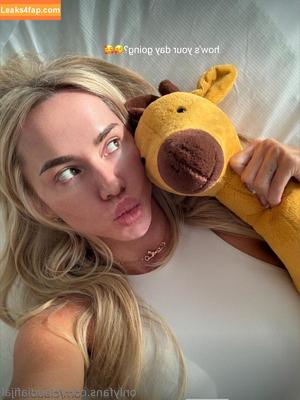 Claudia Fijal photo #0015