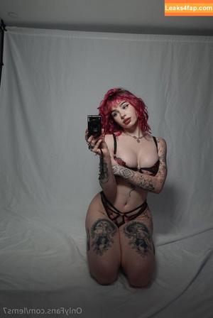 Emily Oram photo #0004