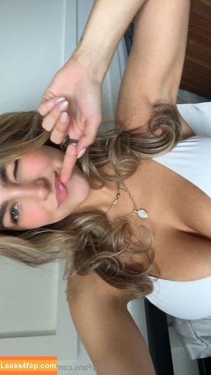 Monika Mancini photo #0010