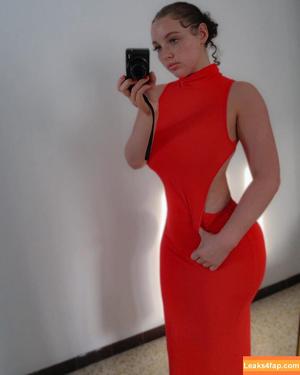 Real_.b photo #0004