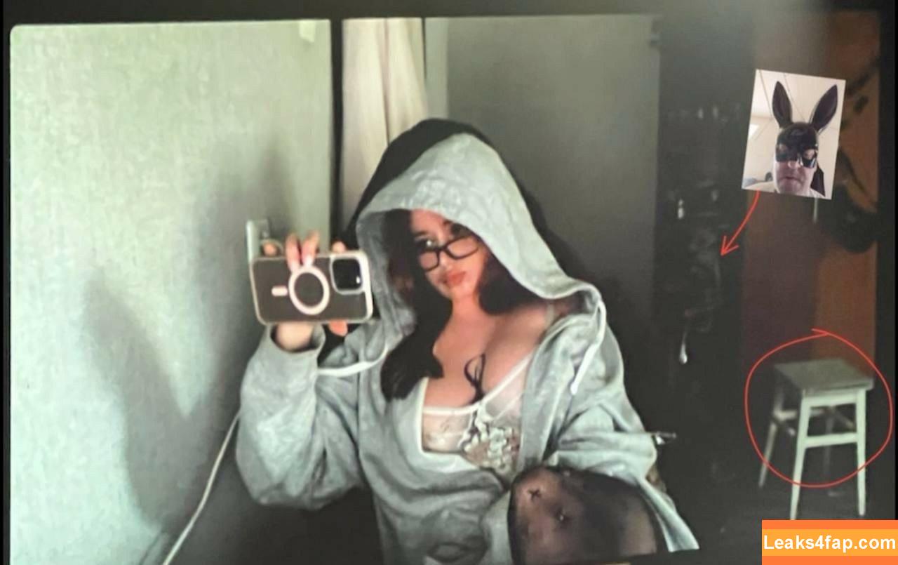 132.dks /  leaked photo photo #0015