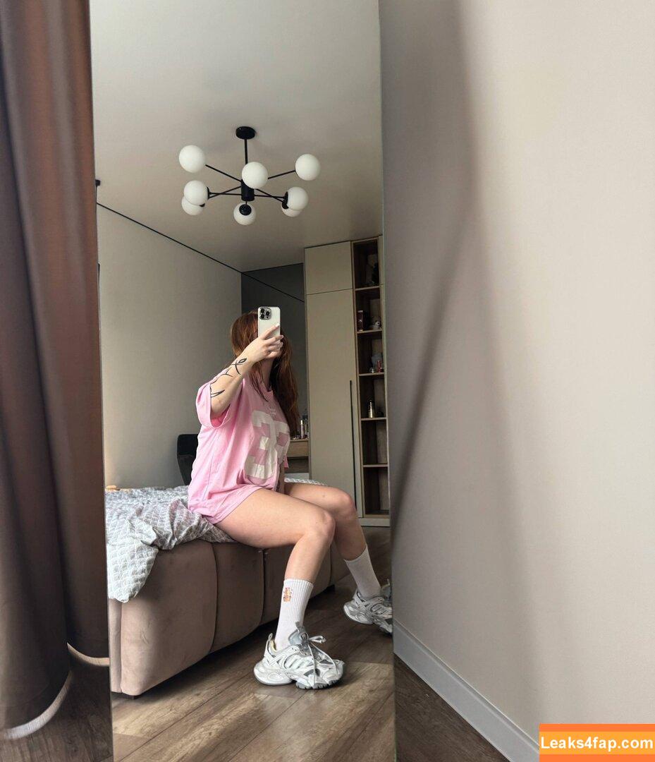 132.dks /  leaked photo photo #0025