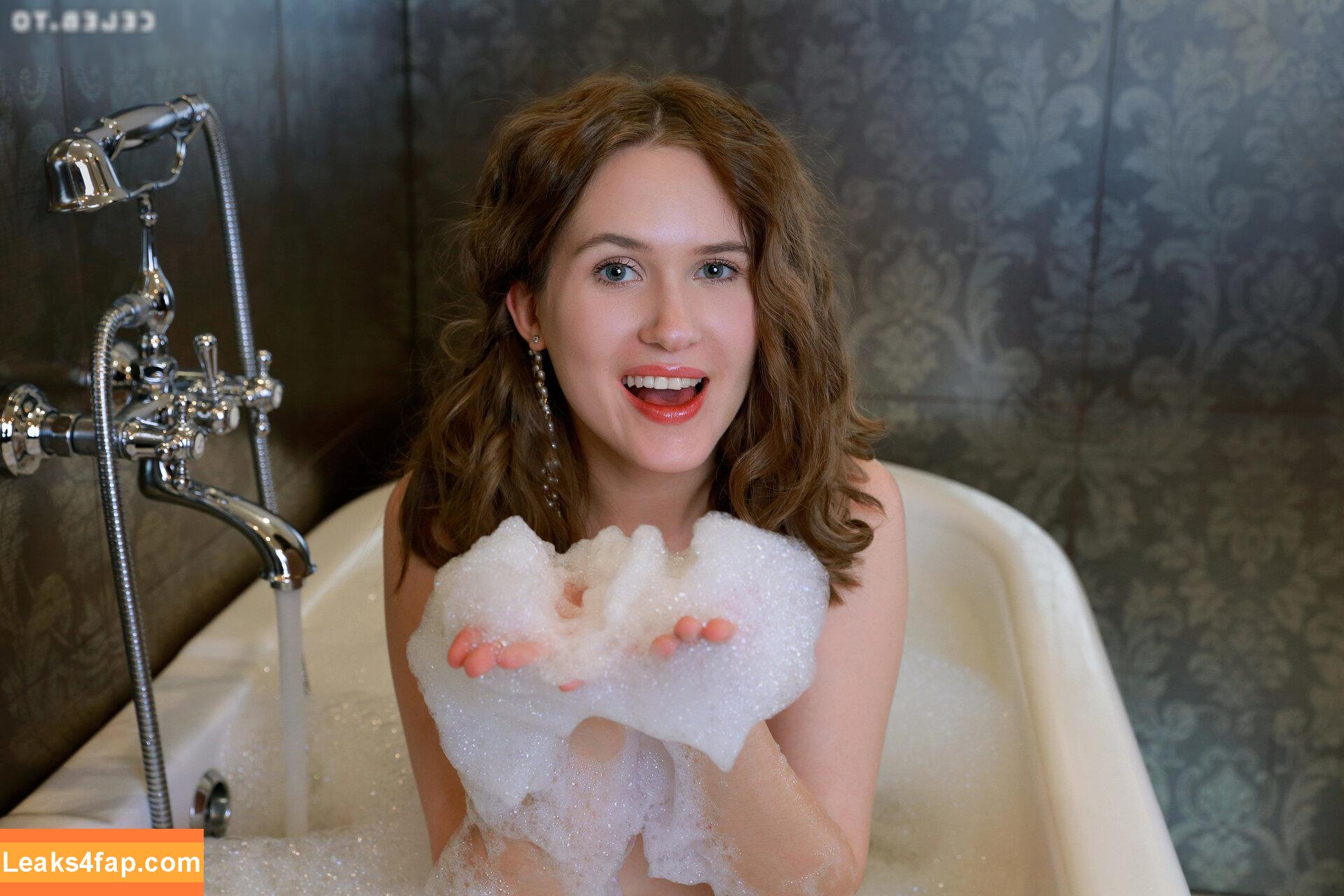 137654 /  leaked photo photo #0048