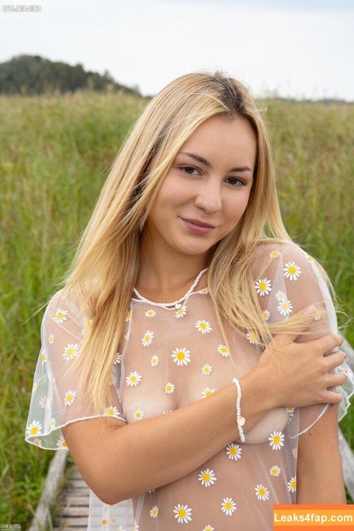 137654 /  leaked photo photo #0961