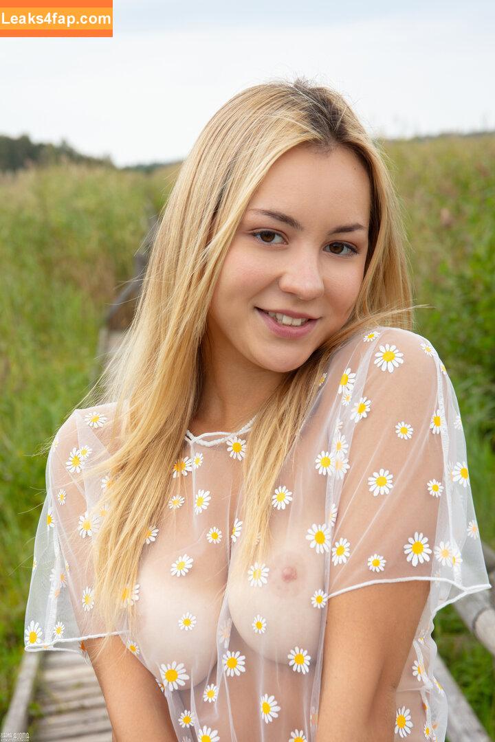 137654 /  leaked photo photo #0962