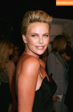 Charlize Theron photo #0015