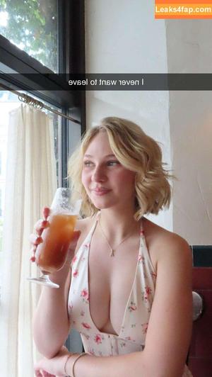 Lily Brooks O’Briant photo #0001