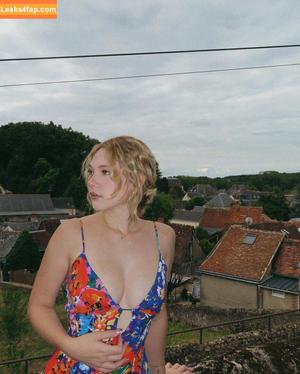 Lily Brooks O’Briant photo #0013