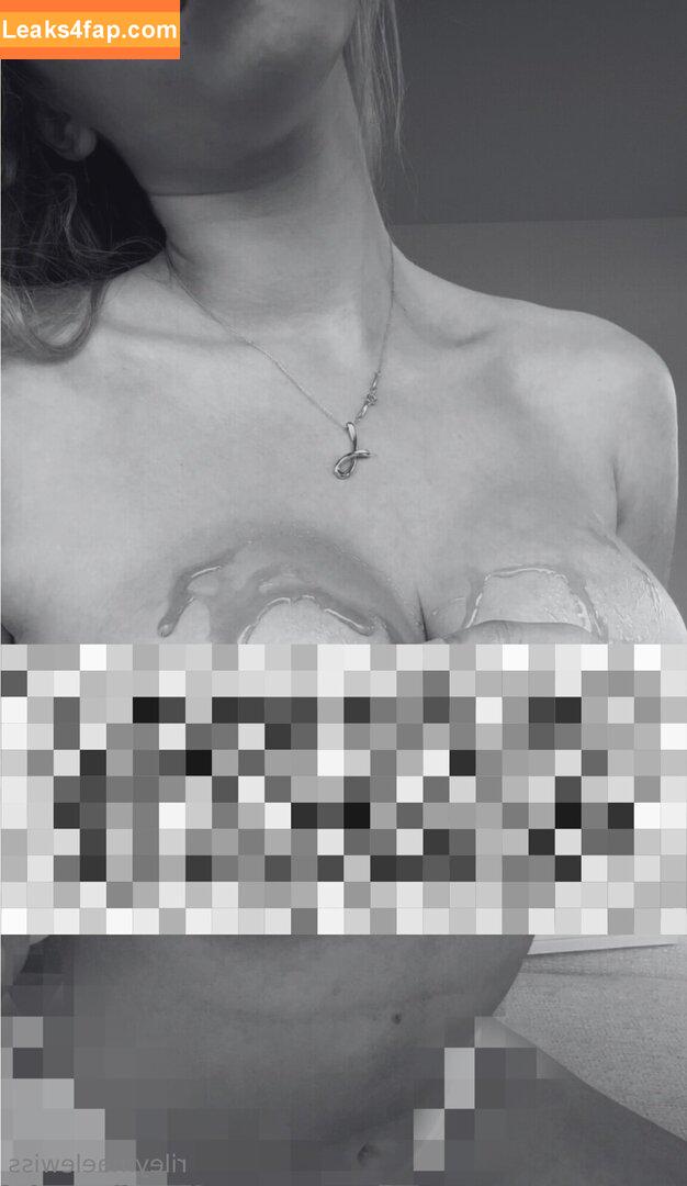 rileymaetwo / rileymae leaked photo photo #0001