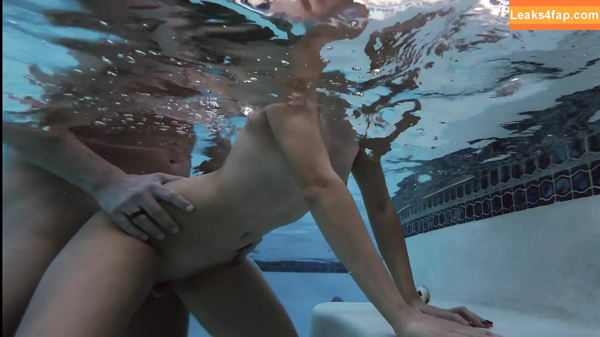 scuba_steph /  leaked photo photo #0017
