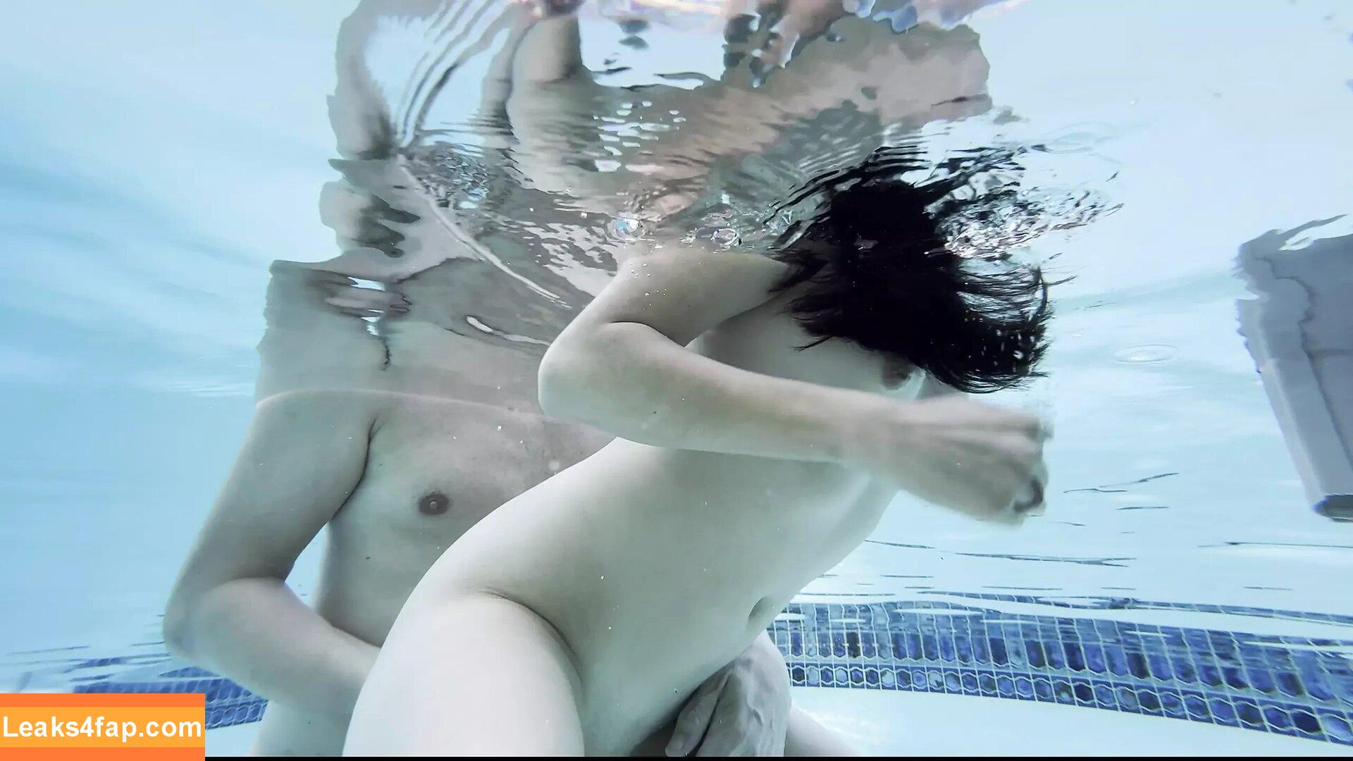 scuba_steph /  leaked photo photo #0019