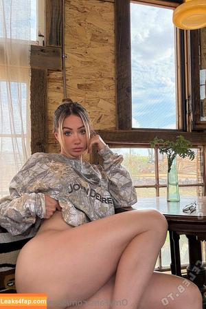 Sara Jean Underwood photo #0083