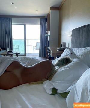 Katie Sigmond photo #0600