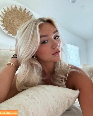 Katie Sigmond photo #0977