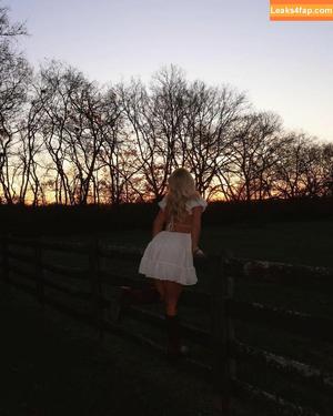 Katie Sigmond photo #1119