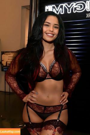 Valkyrae photo #0153