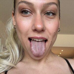 Claire Grimes photo #0026