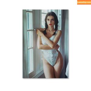 Sarah Curr photo #0015