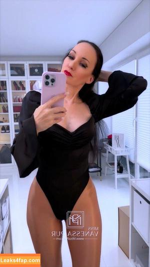 Vanessa Pur photo #0001