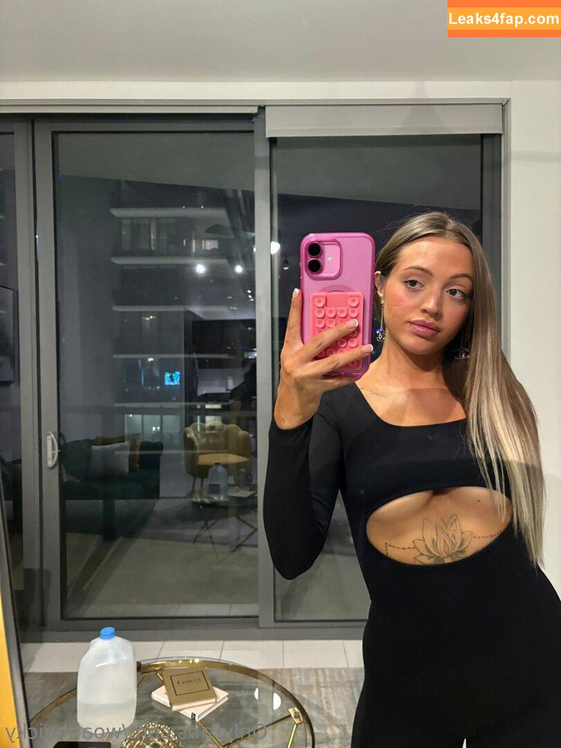 woahhvicky /  leaked photo photo #0001