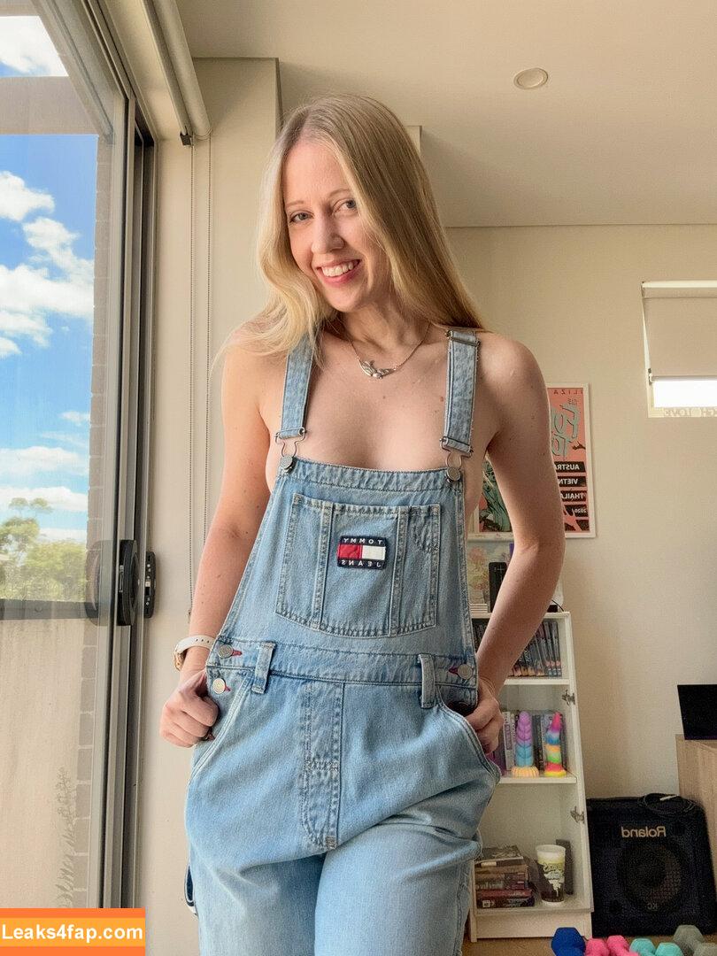 lara6683 /  leaked photo photo #0003