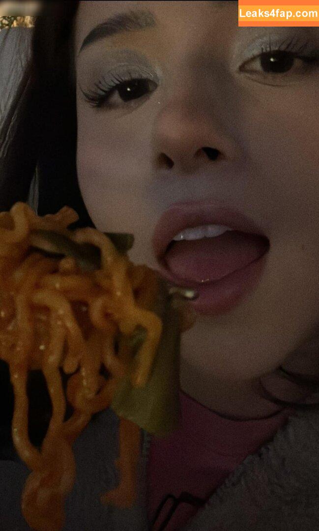 Pokimane / pokimanelol / pokinaneonlyfan leaked photo photo #0015