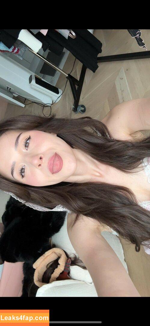 Pokimane / pokimanelol / pokinaneonlyfan leaked photo photo #0173