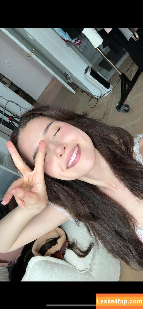 Pokimane / pokimanelol / pokinaneonlyfan leaked photo photo #0175