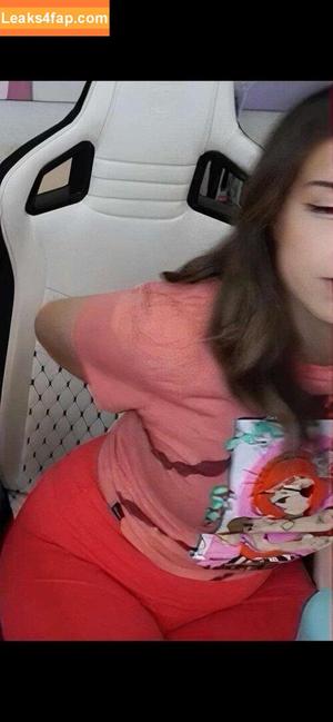 Pokimane photo #0012