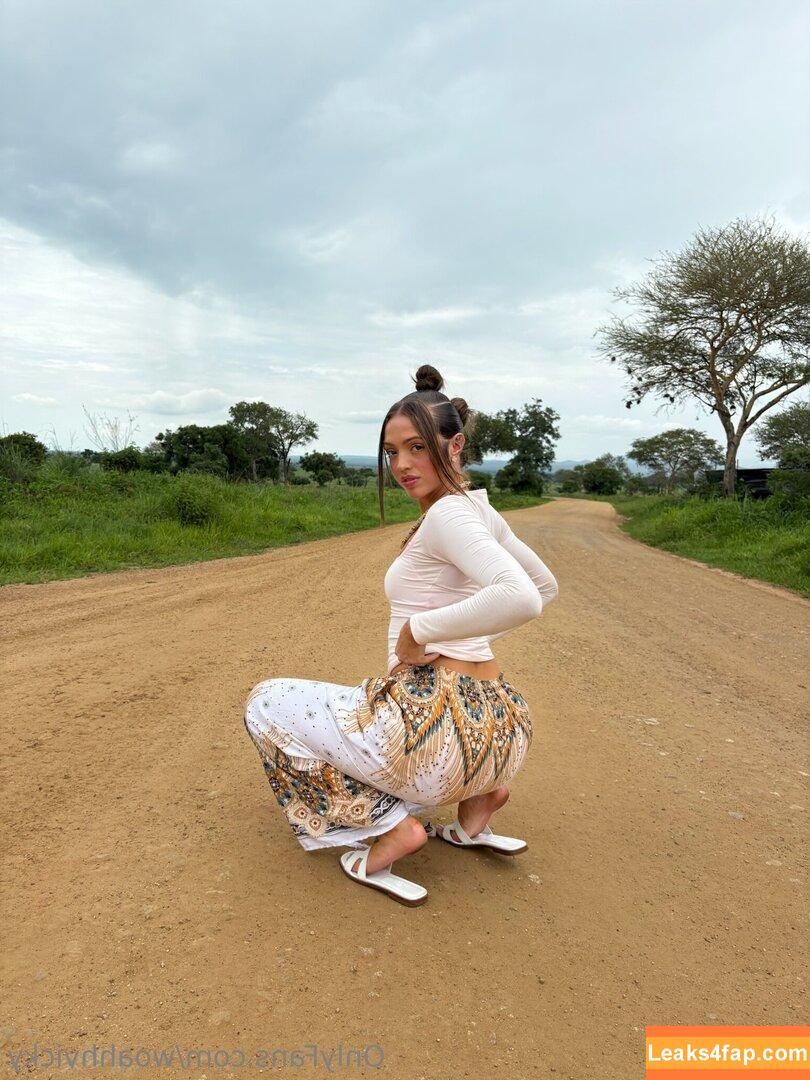woahhvicky /  leaked photo photo #0017